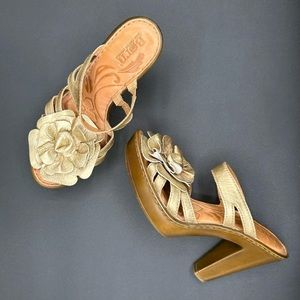 Born Gold Metallic Flower Platform Sandal size 6/36.5